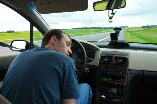 8 cách chống buồn ngủ khi lái xe đường dài - 1